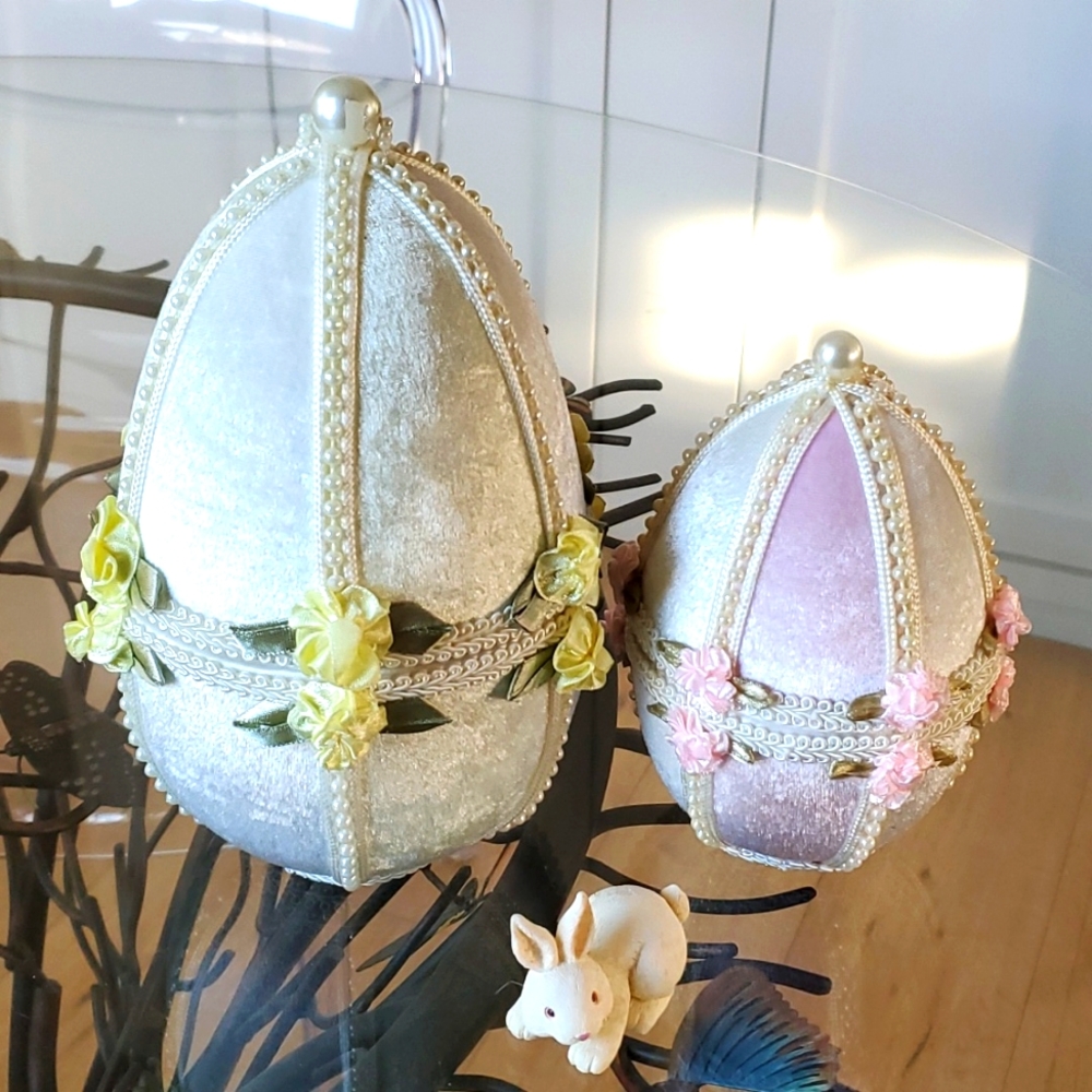 EASTER . SATIN LINED VELVET TELESCOPING EGGS